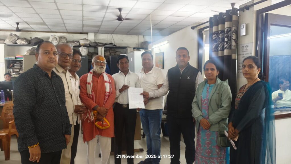 अपडेट:गजानंद पुरम कॉलोनी में ट्रांसफॉर्मर बना खतरा~कॉलोनी वासियों ने दिया ज्ञापन!