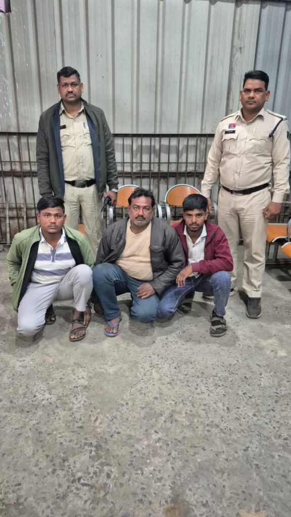 पिकनिक विवाद से सड़क तक पहुंचा झगड़ा,एकराय होकर युवक से मारपीट”जूटमिल पुलिस की सख्त कार्रवाई—तीन आरोपी जेल दाखिल~देखिए वीडियो!!