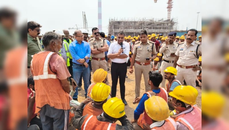 वेतन नहीं तो काम नहीं! अदाणी पावर प्लांट के गेट पर मजदूरों का हंगामा, प्रबंधन के खिलाफ नारेबाजी!!