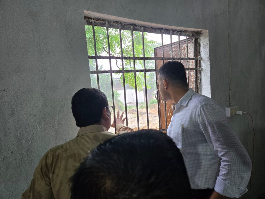 बारिश के बीच अलर्ट मोड में प्रशासन: कलेक्टर मयंक चतुर्वेदी ने संभाली कमान, बाढ़ संभावित इलाकों का किया निरीक्षण!!
